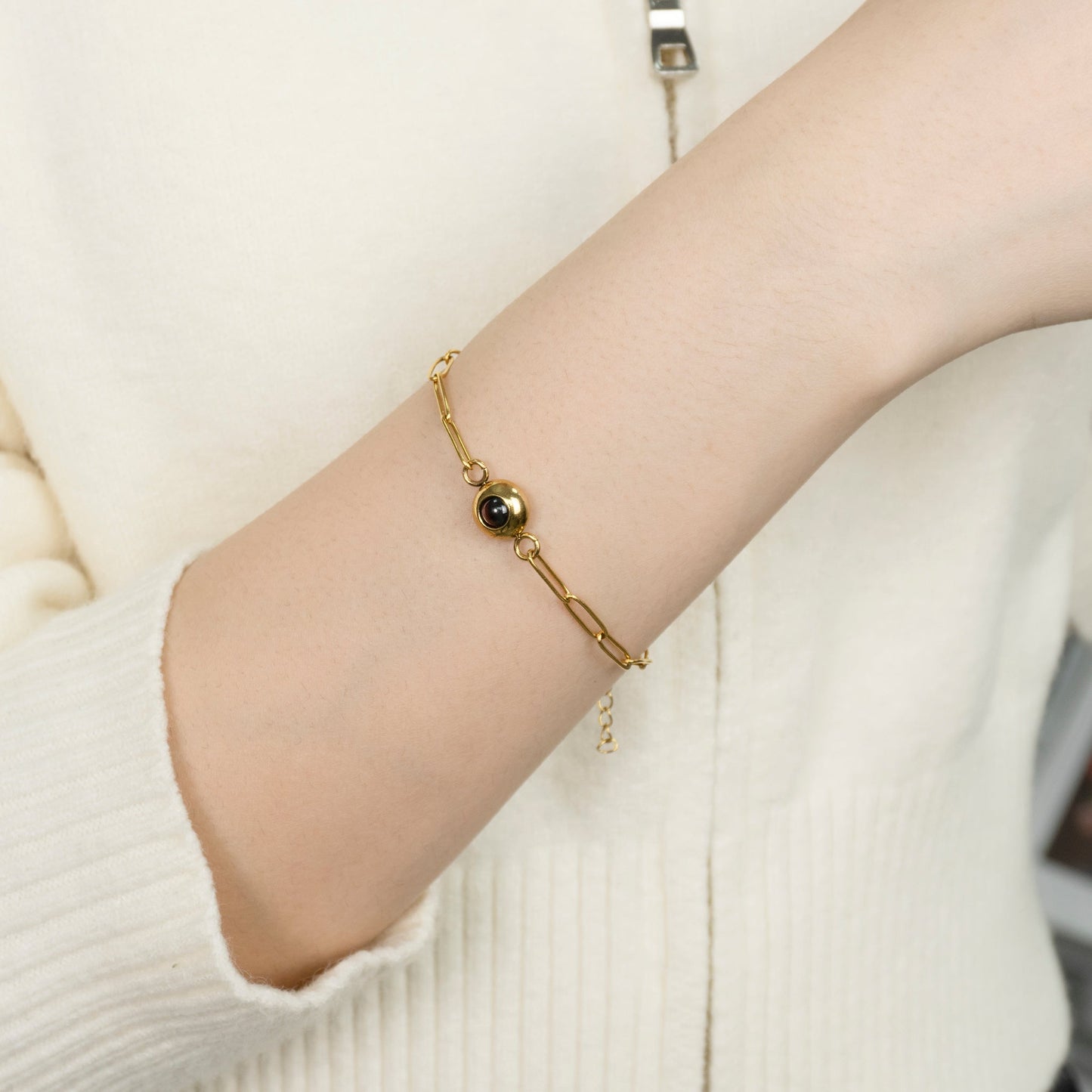 Elegant Link Chain Projection Bracelet