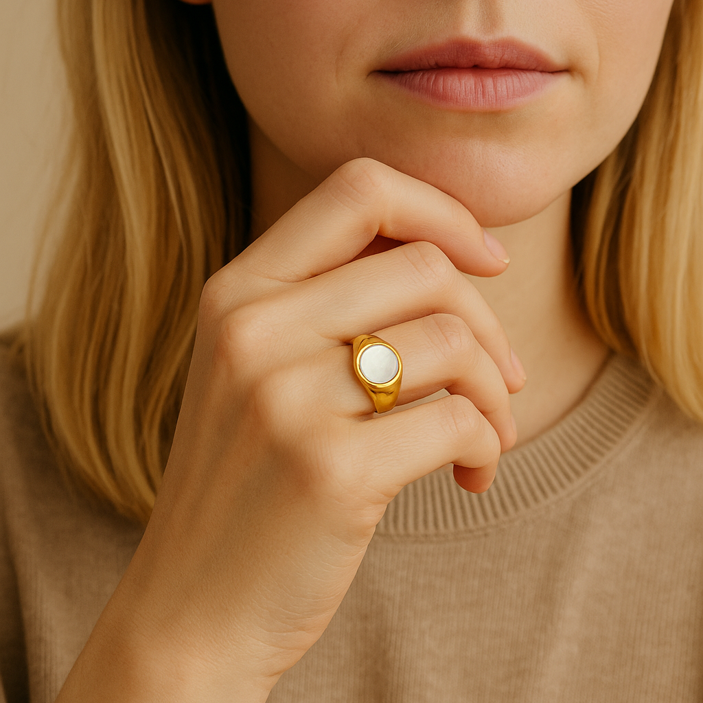 Luna Round Fame Ring