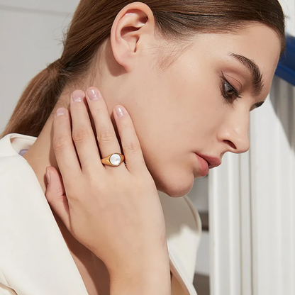 Luna Round Fame Ring