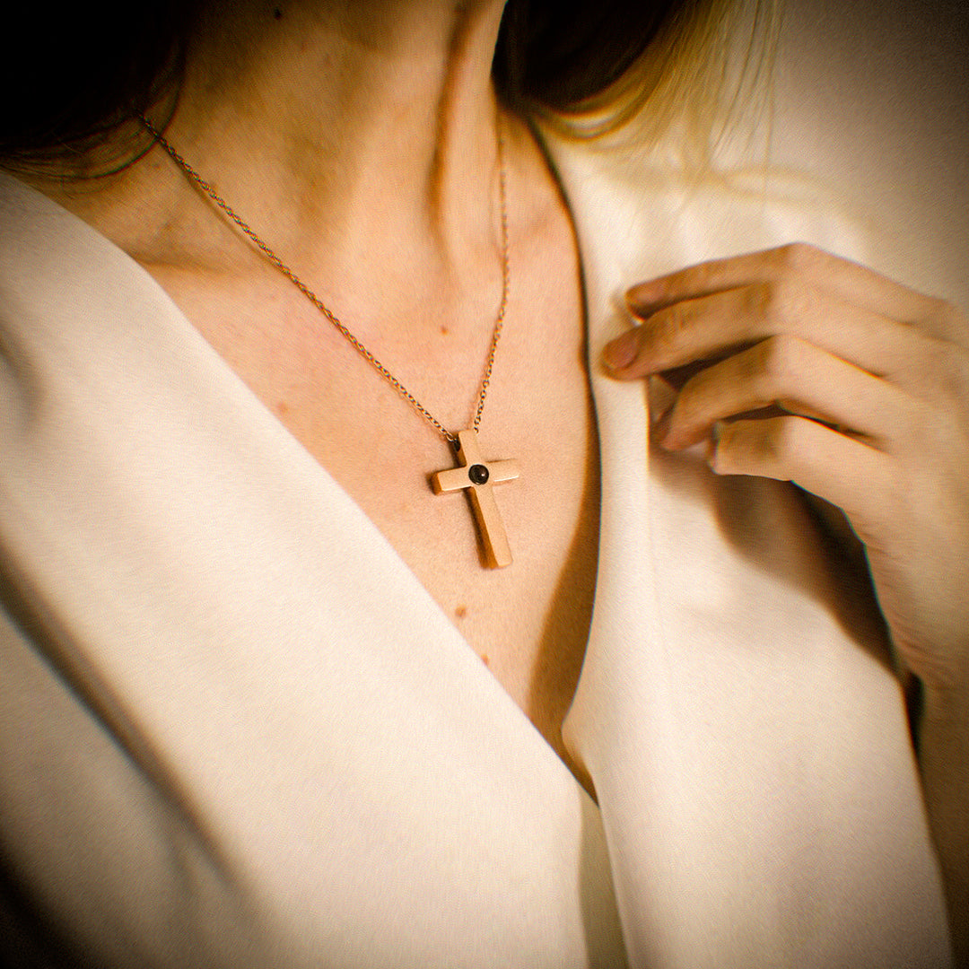 Customizable Cross Projection Necklace